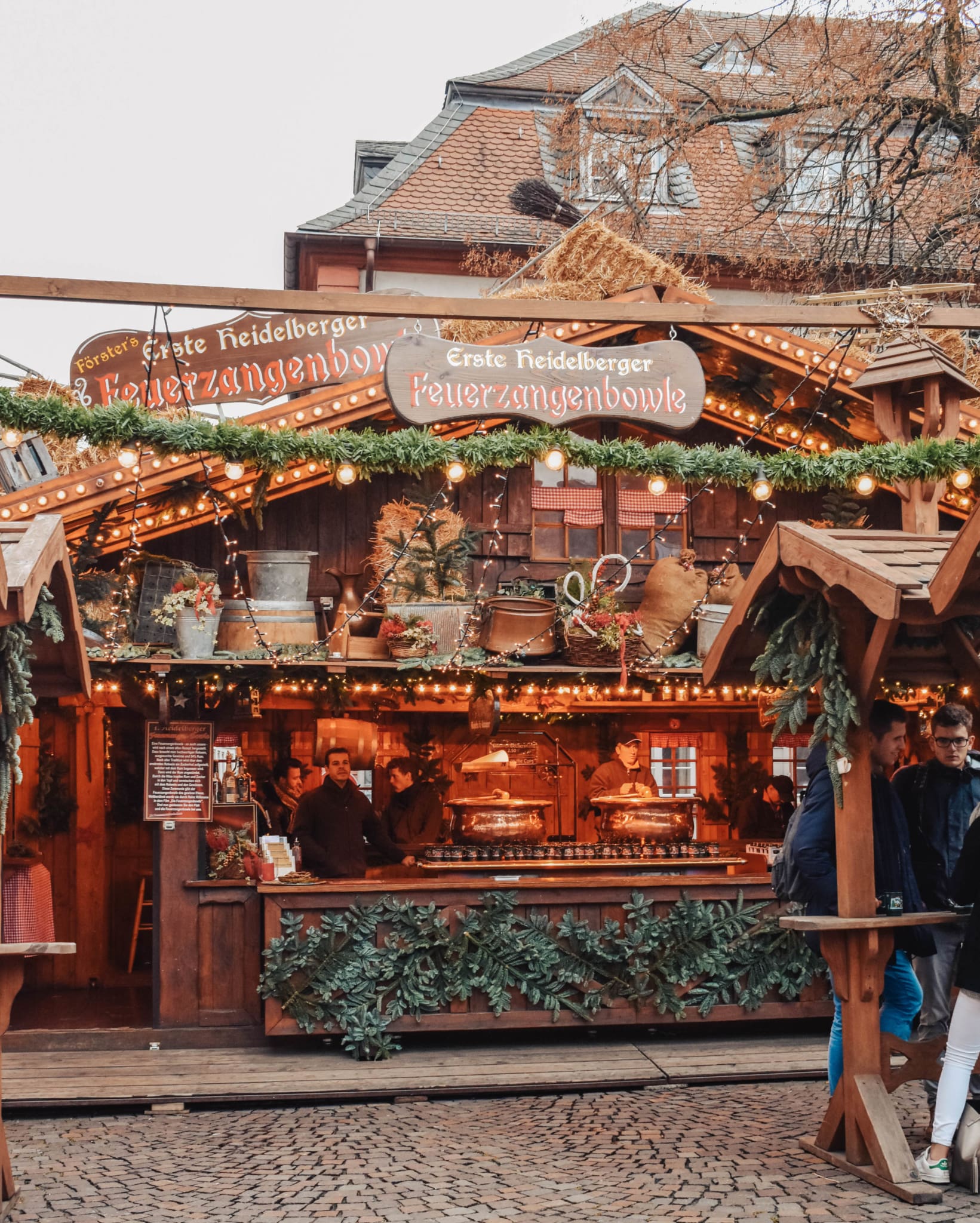 https://heleneinbetween.com/wp-content/uploads/2019/09/Feuerzangenbowle-german-christmas-market.jpg